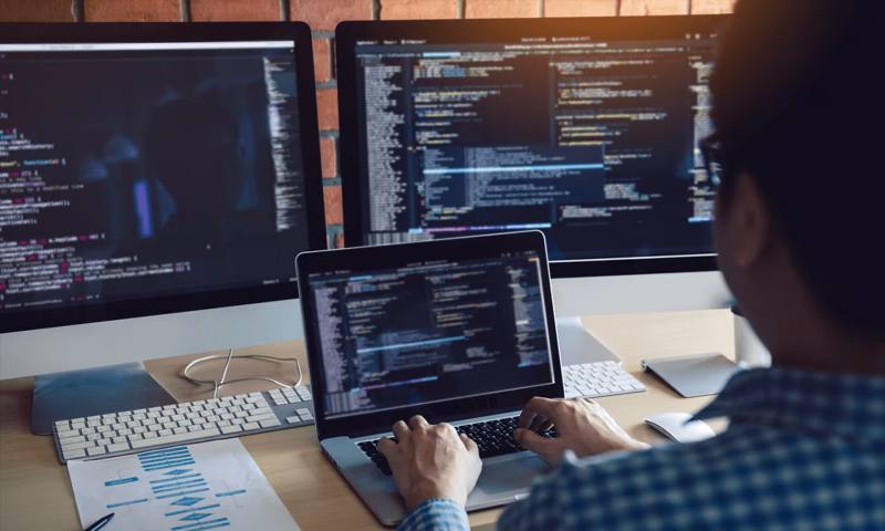 数据科学选型:R与Python如何赋能垫江网站建设?